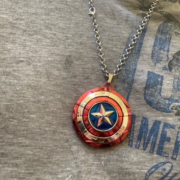 Marvel Captain America Necklace - Picture 3 of 3